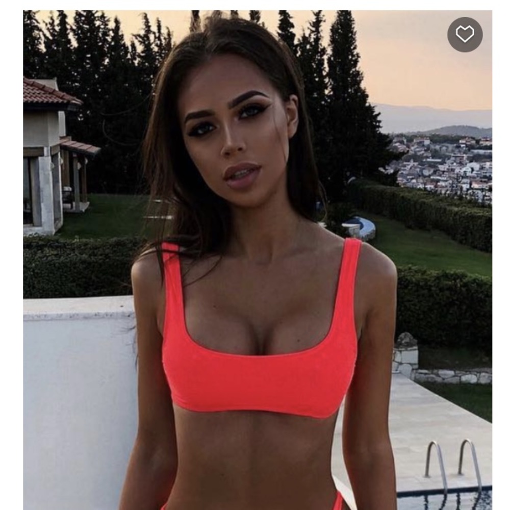 ✨BNWT White Fox Flamingo Bikini Top✨